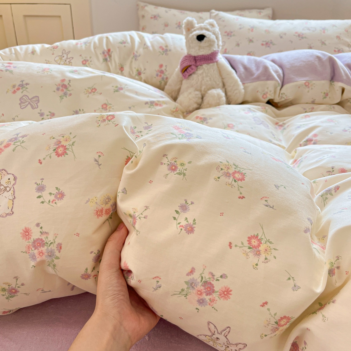 91家纺网 家纺一手货源 找家纺 麦伦家居 2025秋冬新款多功能床品全棉+牛奶绒印花四件套 萝莉兔