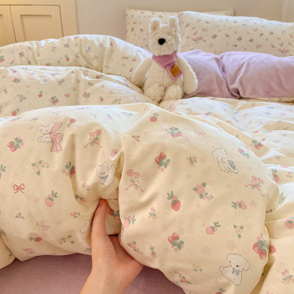 91家纺网 家纺一手货源 找家纺 麦伦家居 2025秋冬新款多功能床品全棉+牛奶绒印花四件套 莓莓庄园