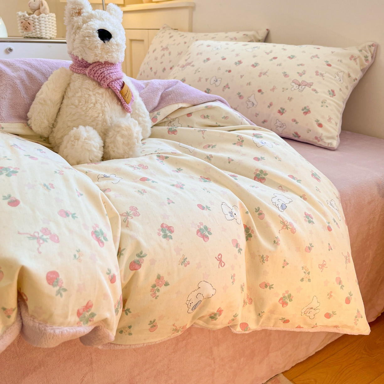 91家纺网 家纺一手货源 找家纺 麦伦家居 2025秋冬新款多功能床品全棉+牛奶绒印花四件套 莓莓庄园