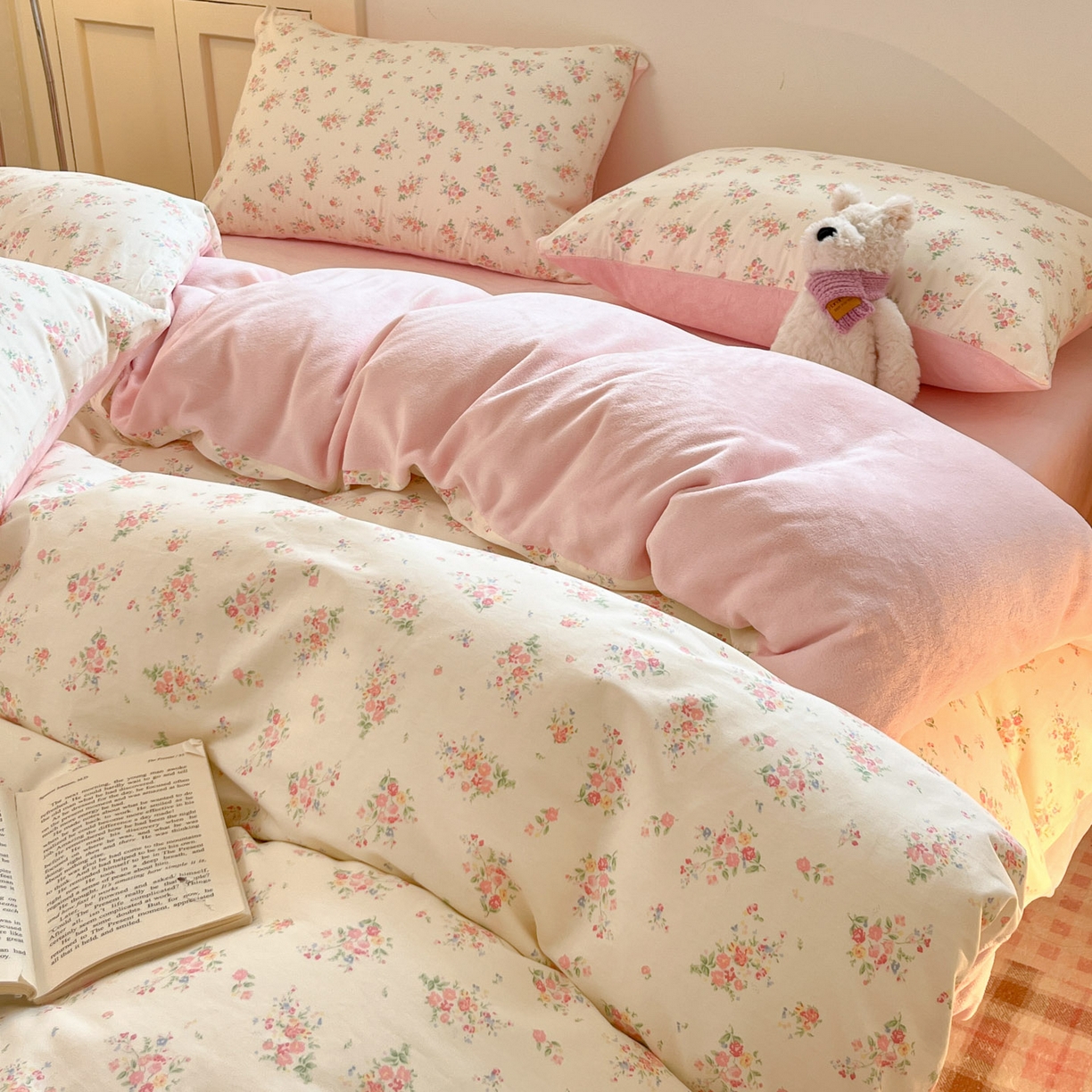 91家纺网 家纺一手货源 找家纺 麦伦家居 2025秋冬新款多功能床品全棉+牛奶绒印花四件套 那些花儿