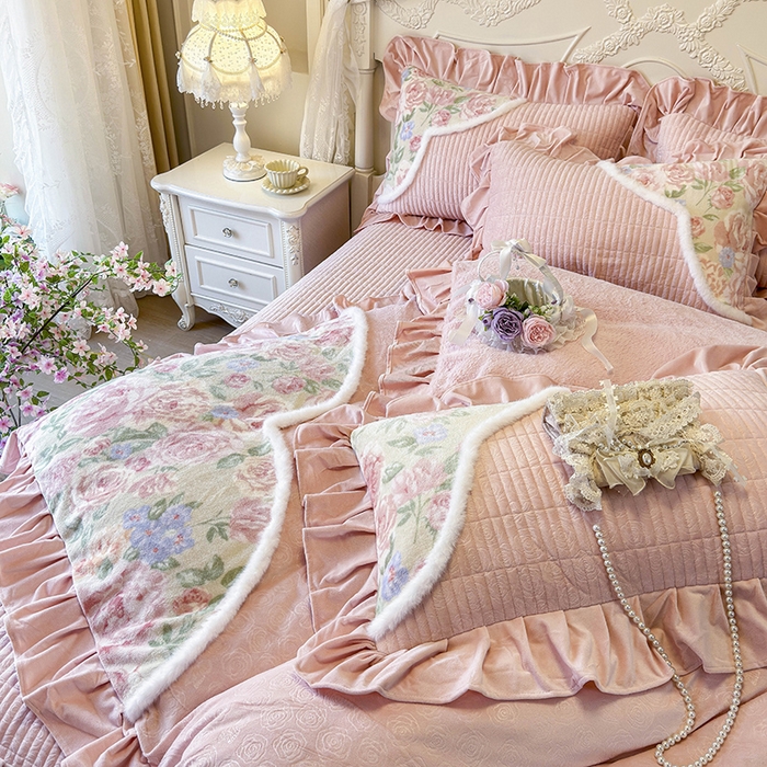 91家纺网 家纺一手货源 找家纺 宜凡家纺 2025新款婴儿绒压花撞色双拼夹棉床裙四件套 床裙款-锦韵