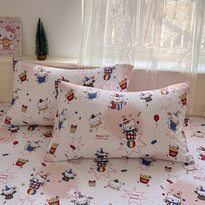 91家纺网 家纺一手货源 找家纺 花伞家居 2025新款毛巾绣印花双层纱四件套（提供买家秀） 表演的猫