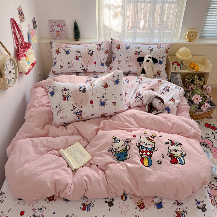 91家纺网 家纺一手货源 找家纺 花伞家居 2025新款毛巾绣印花双层纱四件套（提供买家秀） 表演的猫