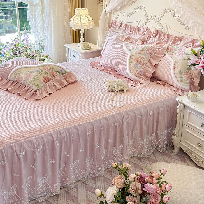 91家纺网 家纺一手货源 找家纺 宜凡家纺 2025新款婴儿绒压花撞色双拼夹棉床裙四件套 床裙款-锦韵