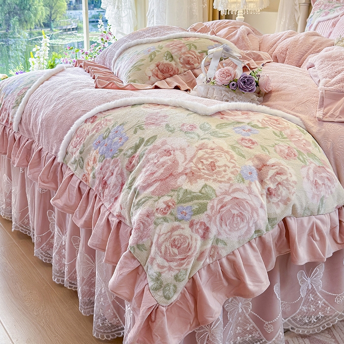 91家纺网 家纺一手货源 找家纺 宜凡家纺 2025新款婴儿绒压花撞色双拼夹棉床裙四件套 床裙款-锦韵