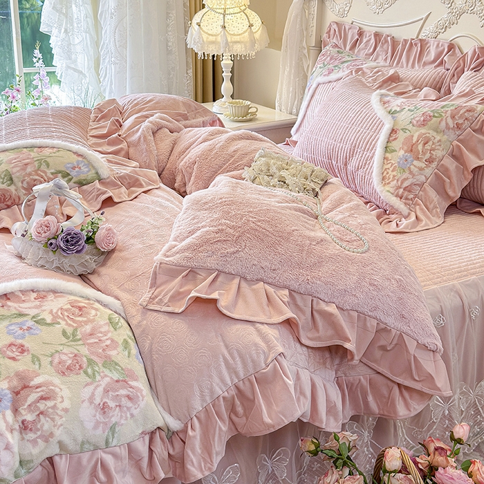 91家纺网 家纺一手货源 找家纺 宜凡家纺 2025新款婴儿绒压花撞色双拼夹棉床裙四件套 床裙款-锦韵