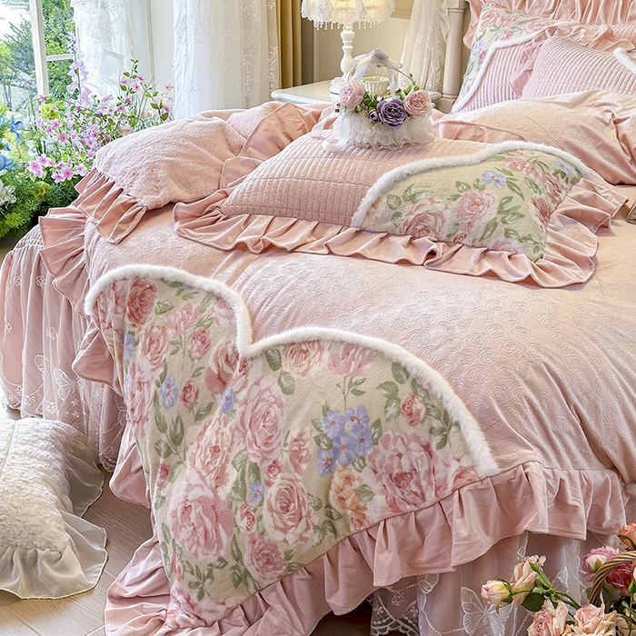 91家纺网 家纺一手货源 找家纺 宜凡家纺 2025新款婴儿绒压花撞色双拼夹棉床裙四件套 床裙款-锦韵