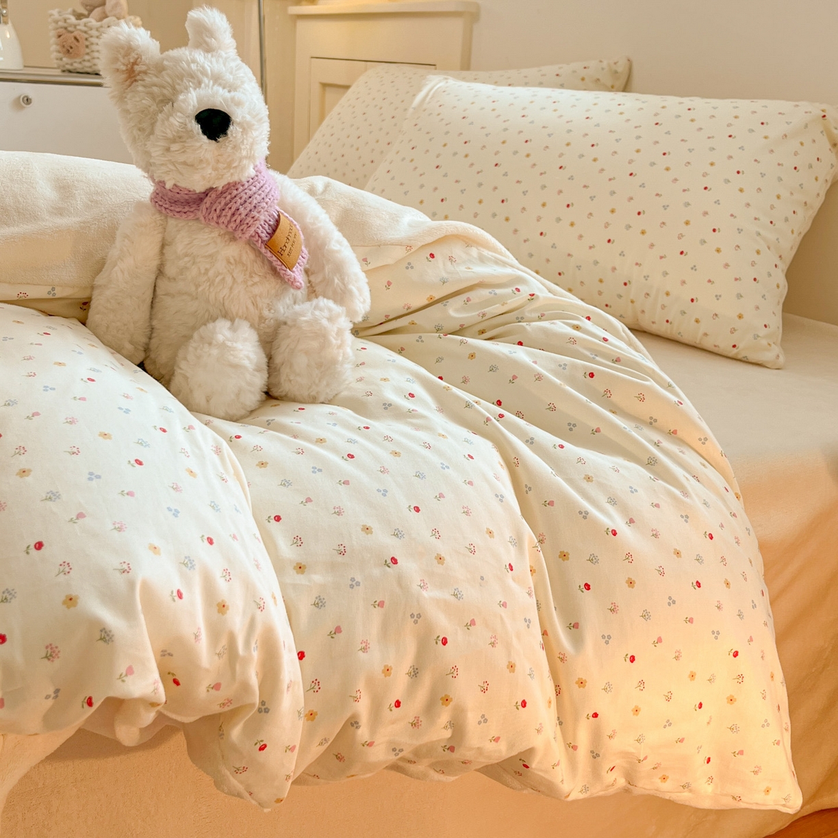 91家纺网 家纺一手货源 找家纺 麦伦家居 2025秋冬新款多功能床品全棉+牛奶绒印花四件套 奶油小花