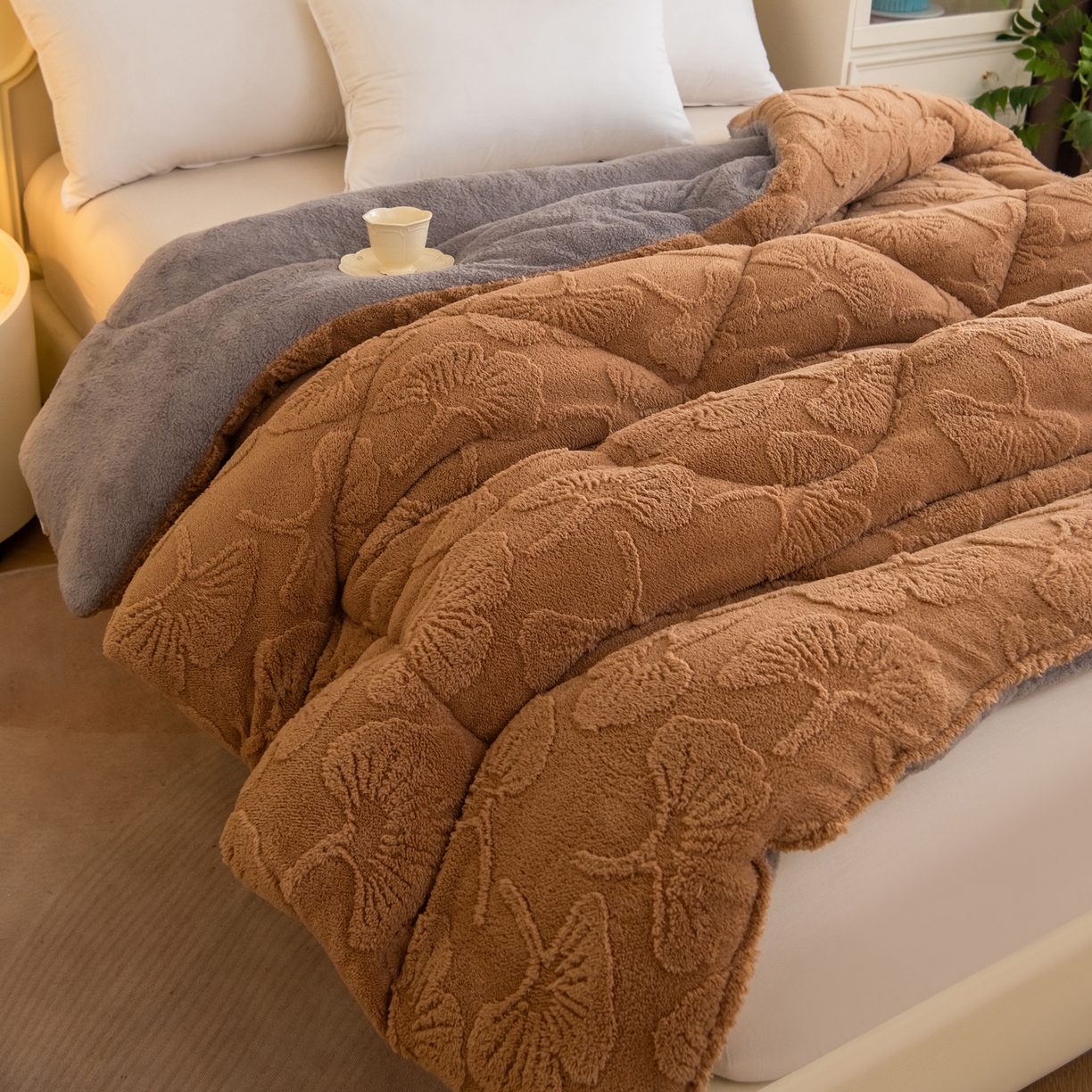 91家纺网 家纺一手货源 找家纺 （总）畅销被业 2025新款塔芙绒羊羔绒提花冬被子被芯-小银杏叶系列