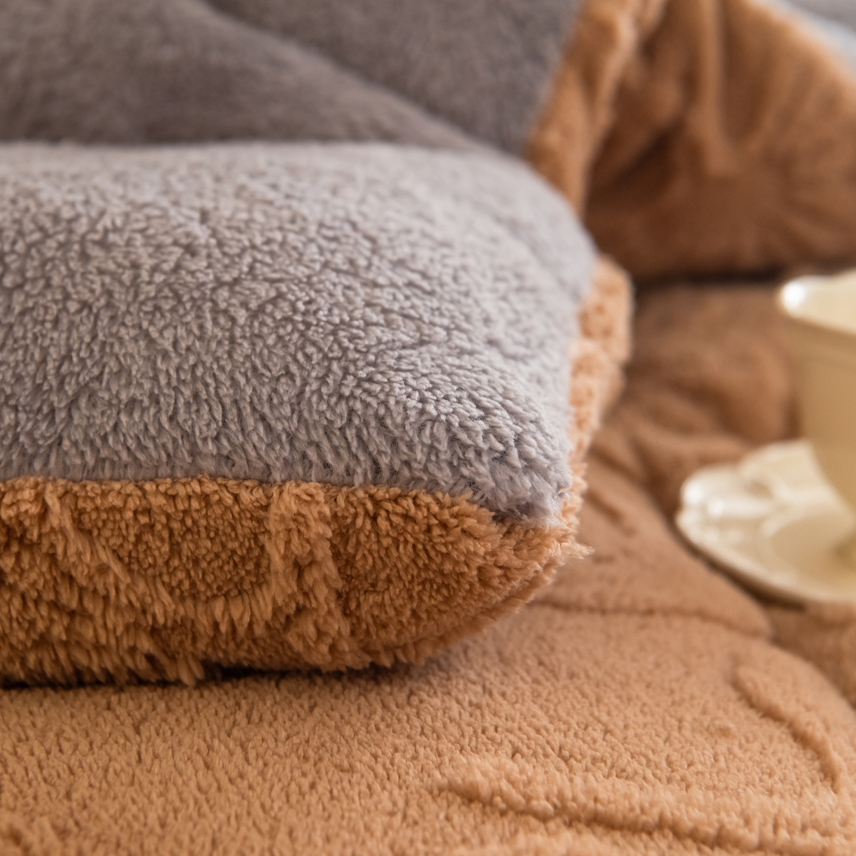 91家纺网 家纺一手货源 找家纺 （总）畅销被业 2025新款塔芙绒羊羔绒提花冬被子被芯-小银杏叶系列