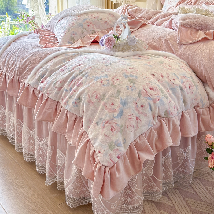 91家纺网 家纺一手货源 找家纺 宜凡家纺 2025新款婴儿绒压花撞色双拼夹棉床裙四件套 床裙款-汐月