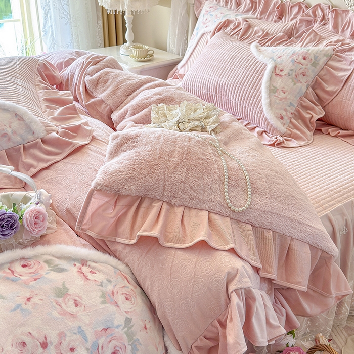 91家纺网 家纺一手货源 找家纺 宜凡家纺 2025新款婴儿绒压花撞色双拼夹棉床裙四件套 床裙款-汐月