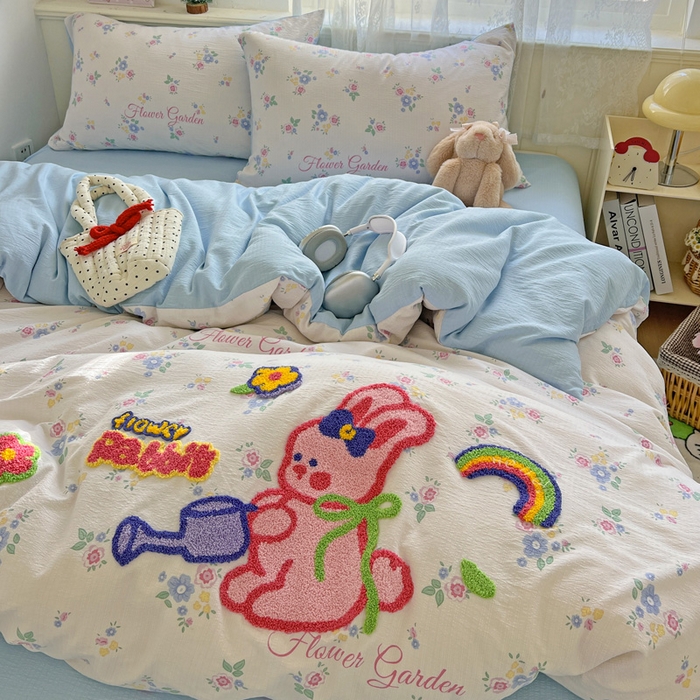 91家纺网 家纺一手货源 找家纺 花伞家居 2025新款毛巾绣印花双层纱四件套（提供买家秀） 浇花兔