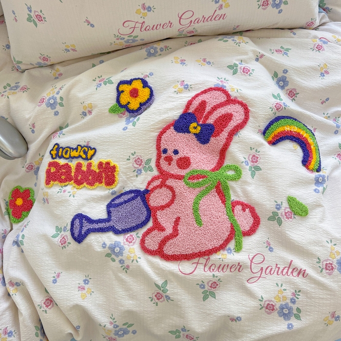 91家纺网 家纺一手货源 找家纺 花伞家居 2025新款毛巾绣印花双层纱四件套（提供买家秀） 浇花兔