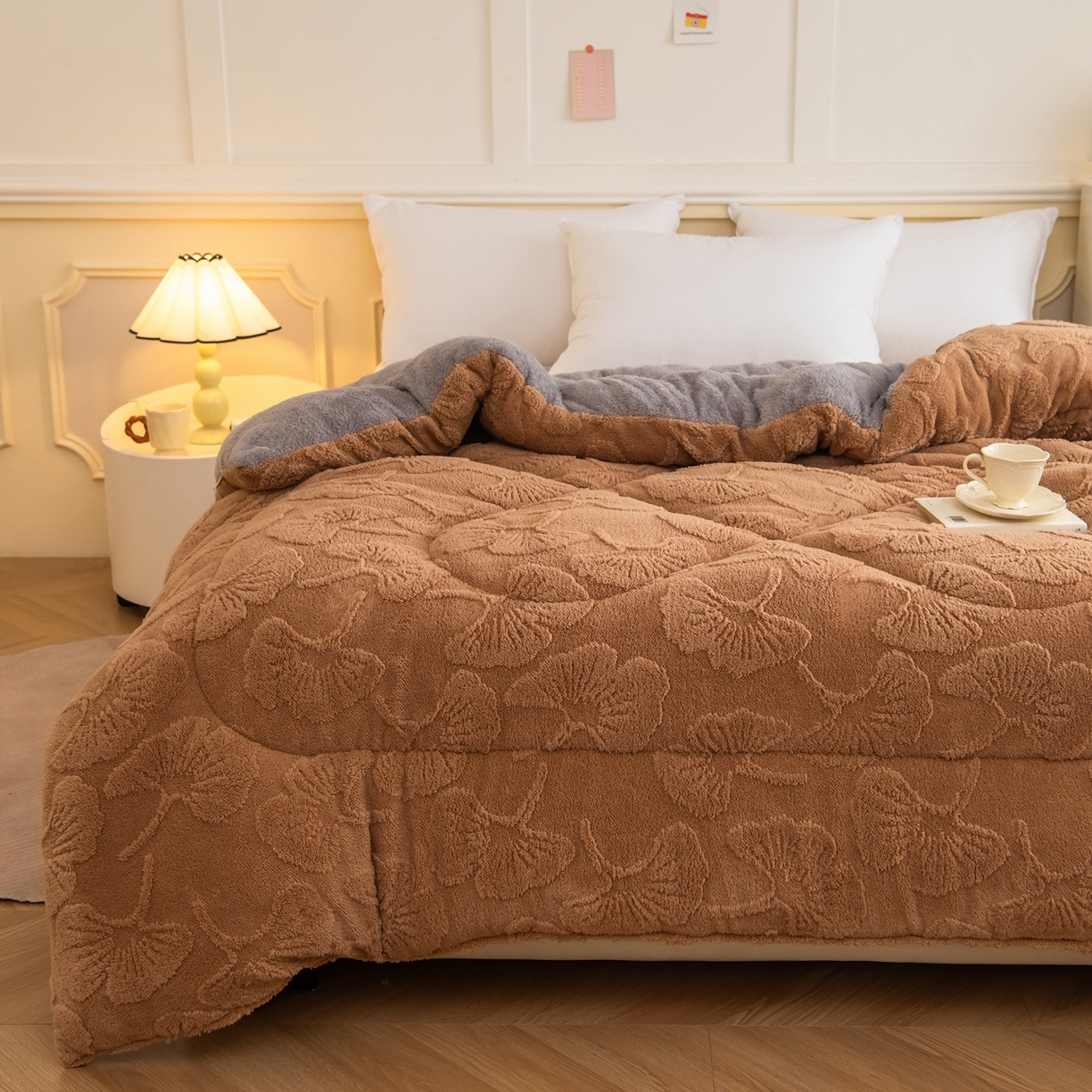 91家纺网 家纺一手货源 找家纺 畅销被业 2025新款塔芙绒羊羔绒提花冬被子被芯-小银杏叶系列 小银杏叶-卡其