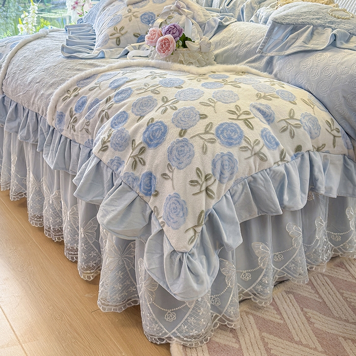 91家纺网 家纺一手货源 找家纺 宜凡家纺 2025新款婴儿绒压花撞色双拼夹棉床裙四件套 床裙款-予花