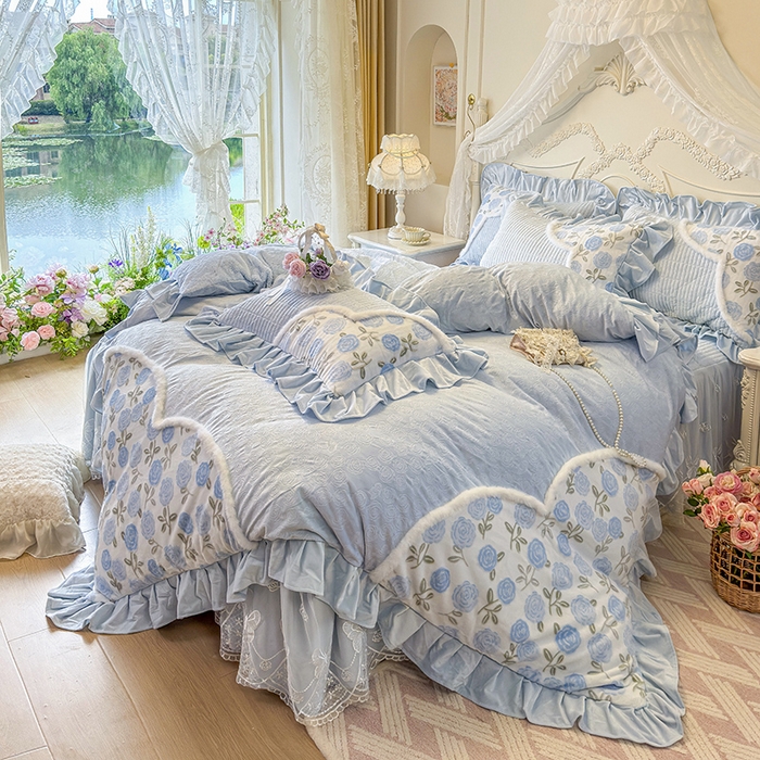 91家纺网 家纺一手货源 找家纺 宜凡家纺 2025新款婴儿绒压花撞色双拼夹棉床裙四件套 床裙款-予花