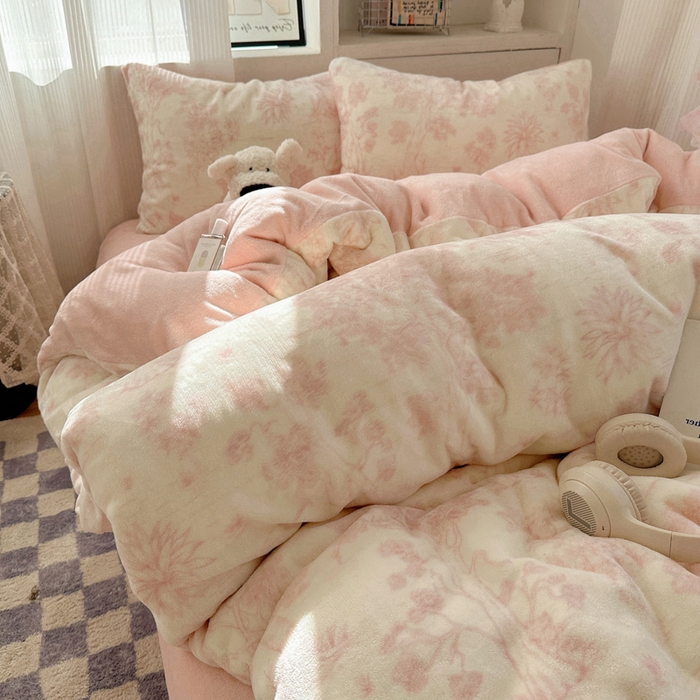 91家纺网 家纺一手货源 找家纺 （总）繁花家居 2025新款200克牛奶绒小清新卡通复古风三件套四件套