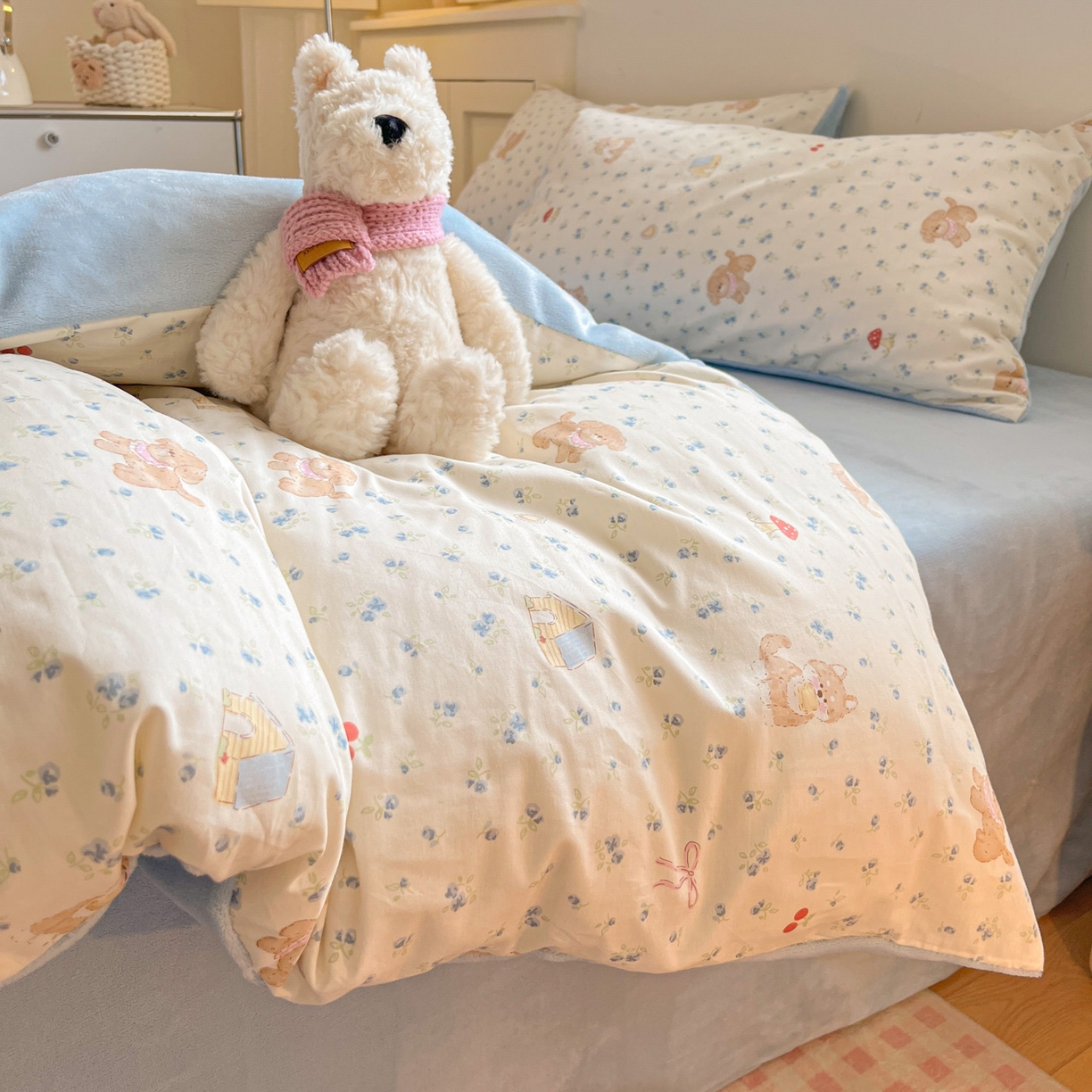 91家纺网 家纺一手货源 找家纺 麦伦家居 2025秋冬新款多功能床品全棉+牛奶绒印花四件套 森林小屋