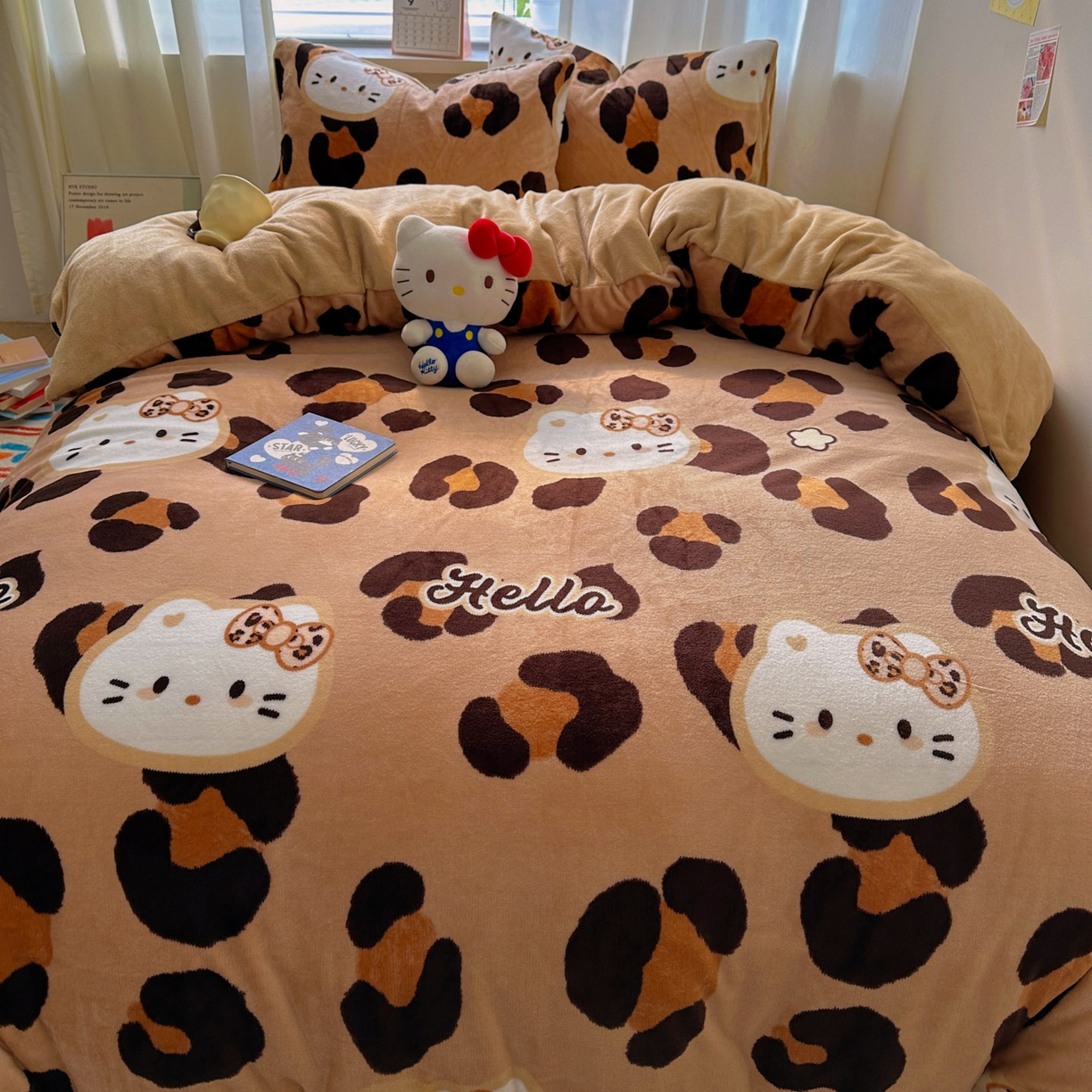 91家纺网 家纺一手货源 找家纺 繁花家居 2025新款200克牛奶绒小清新卡通复古风三件套四件套 豹纹kt