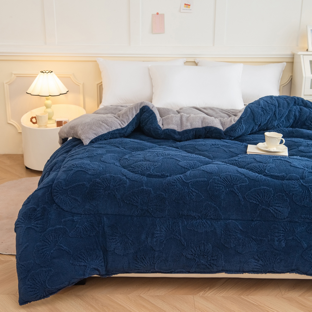 91家纺网 家纺一手货源 找家纺 畅销被业 2025新款塔芙绒羊羔绒提花冬被子被芯-小银杏叶系列 小银杏叶-蓝色