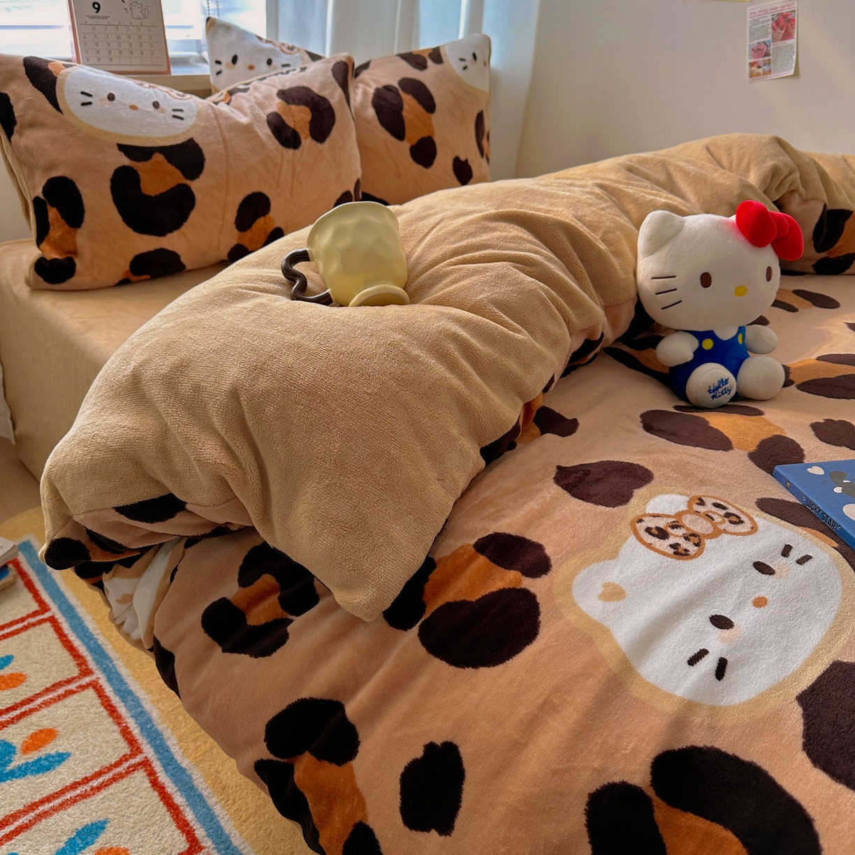 91家纺网 家纺一手货源 找家纺 繁花家居 2025新款200克牛奶绒小清新卡通复古风三件套四件套 豹纹kt