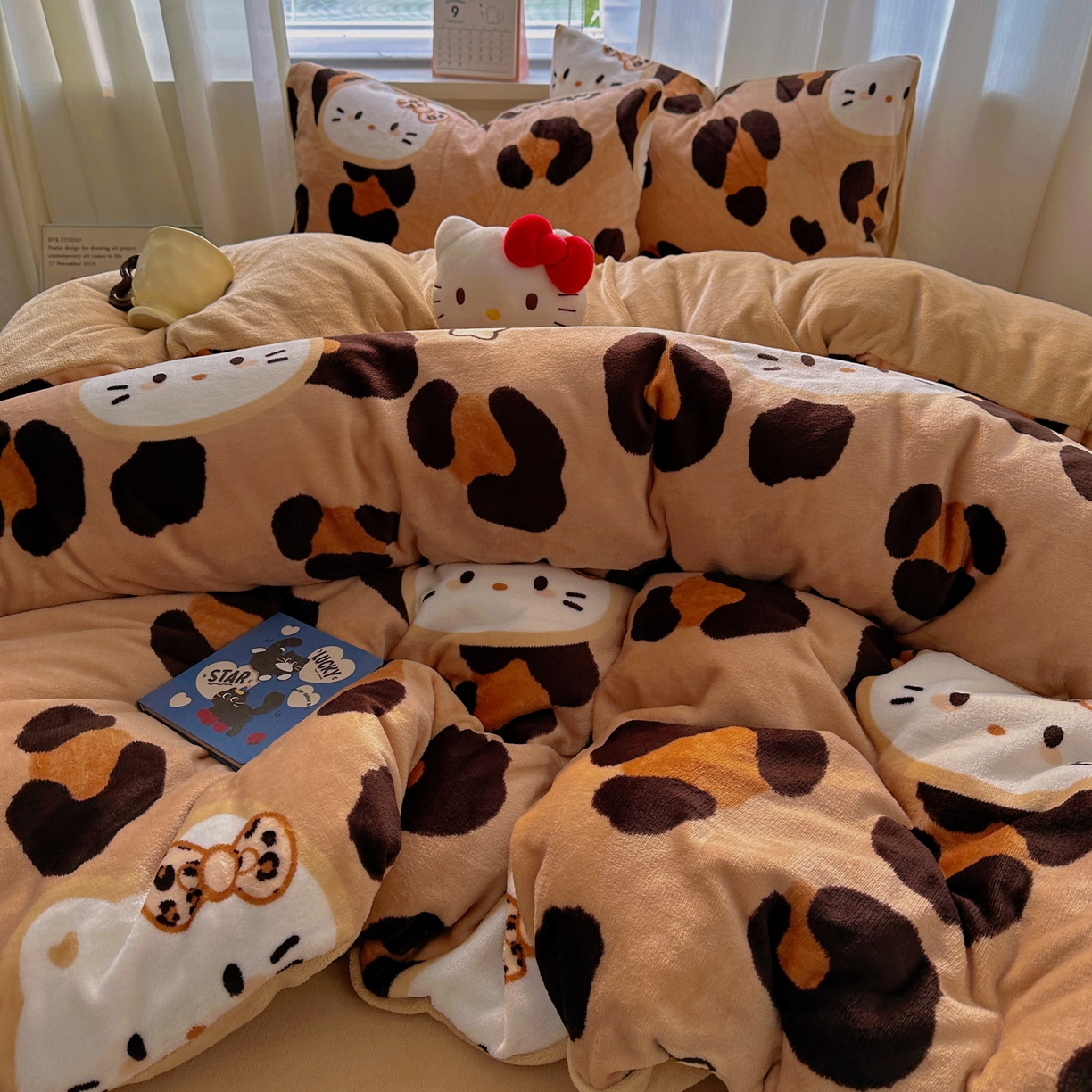 91家纺网 家纺一手货源 找家纺 繁花家居 2025新款200克牛奶绒小清新卡通复古风三件套四件套 豹纹kt