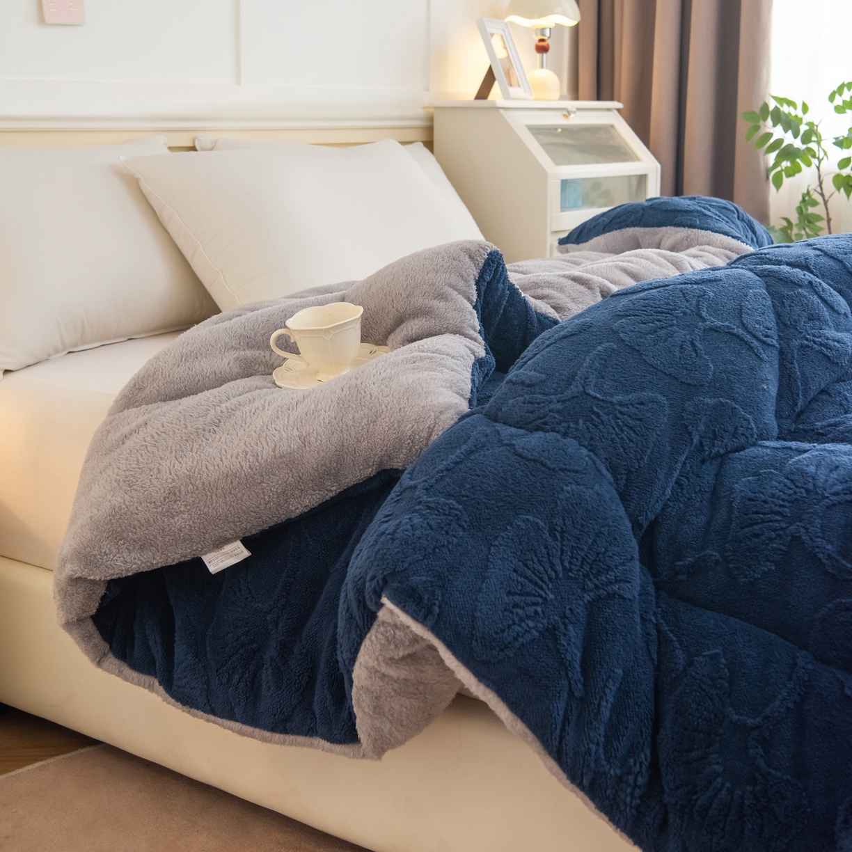 91家纺网 家纺一手货源 找家纺 畅销被业 2025新款塔芙绒羊羔绒提花冬被子被芯-小银杏叶系列 小银杏叶-蓝色