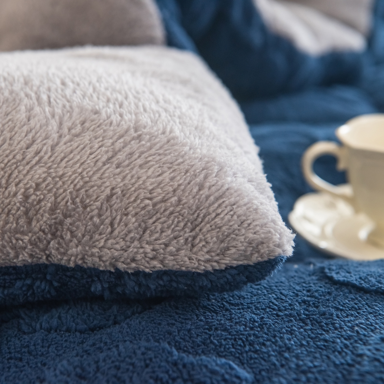 91家纺网 家纺一手货源 找家纺 畅销被业 2025新款塔芙绒羊羔绒提花冬被子被芯-小银杏叶系列 小银杏叶-蓝色