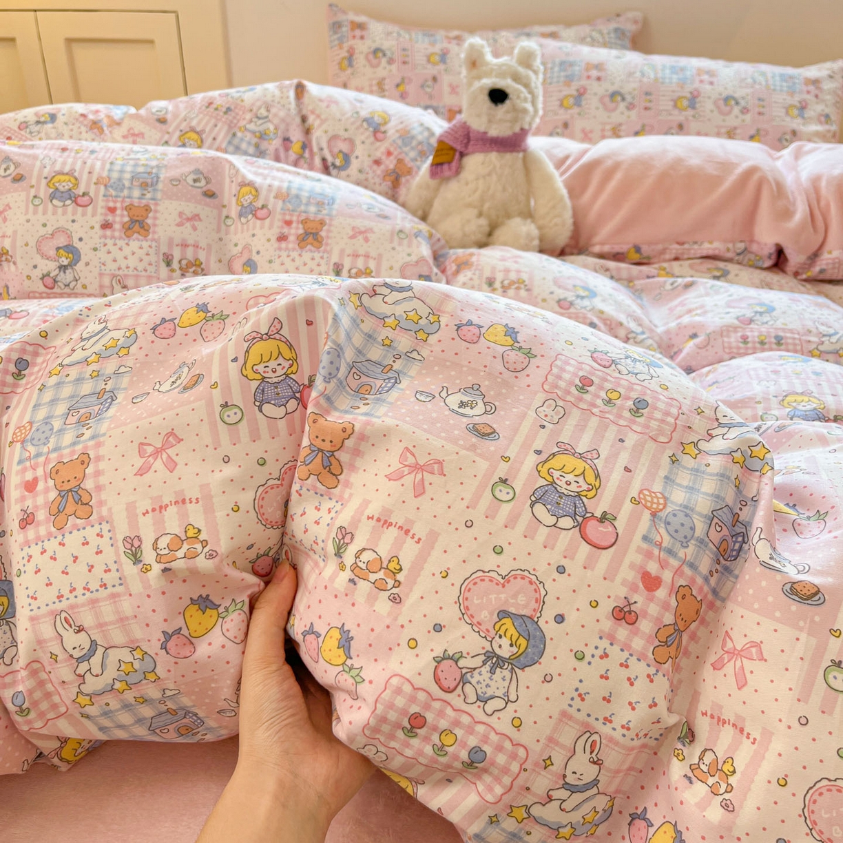 91家纺网 家纺一手货源 找家纺 麦伦家居 2025秋冬新款多功能床品全棉+牛奶绒印花四件套 小萝莉粉