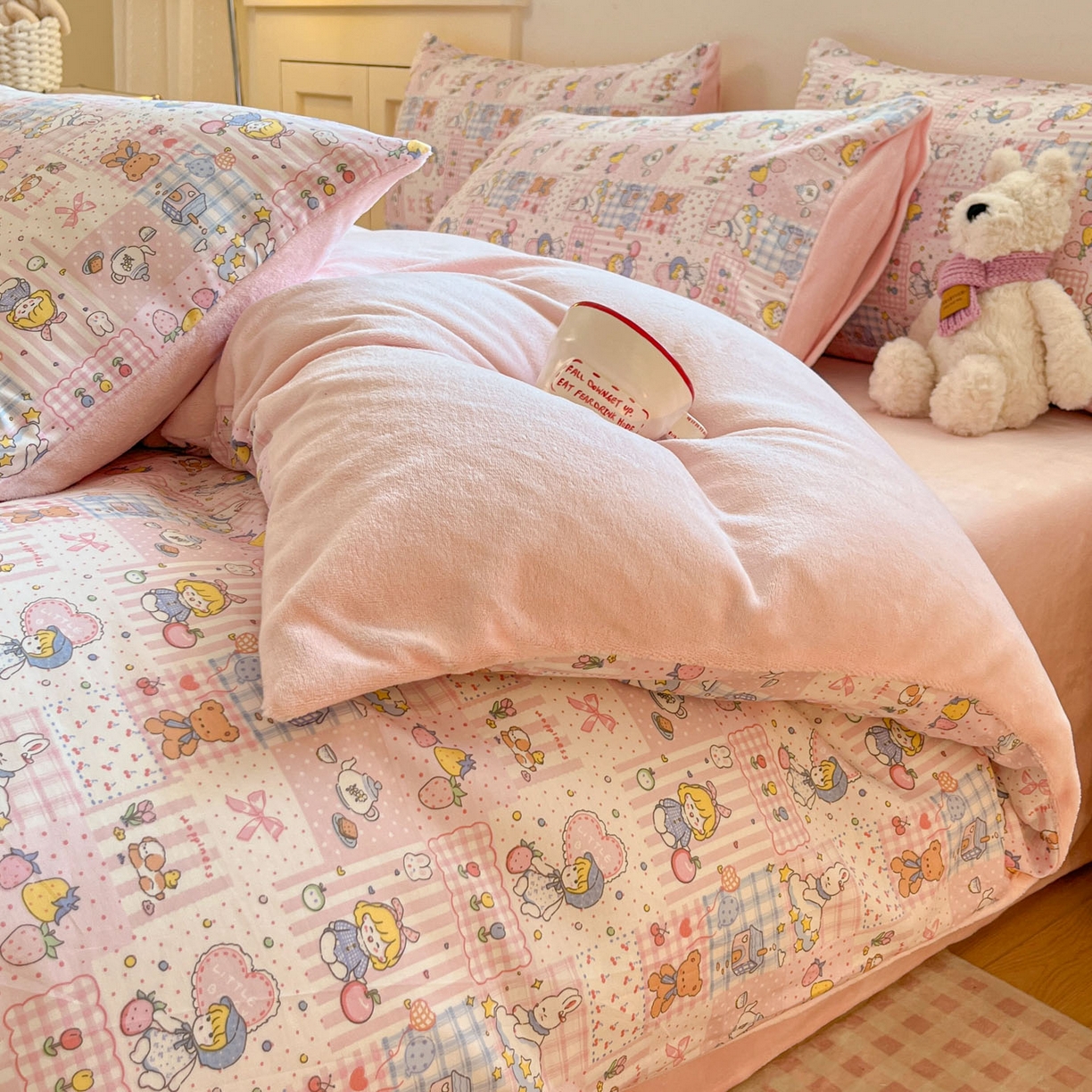 91家纺网 家纺一手货源 找家纺 麦伦家居 2025秋冬新款多功能床品全棉+牛奶绒印花四件套 小萝莉粉
