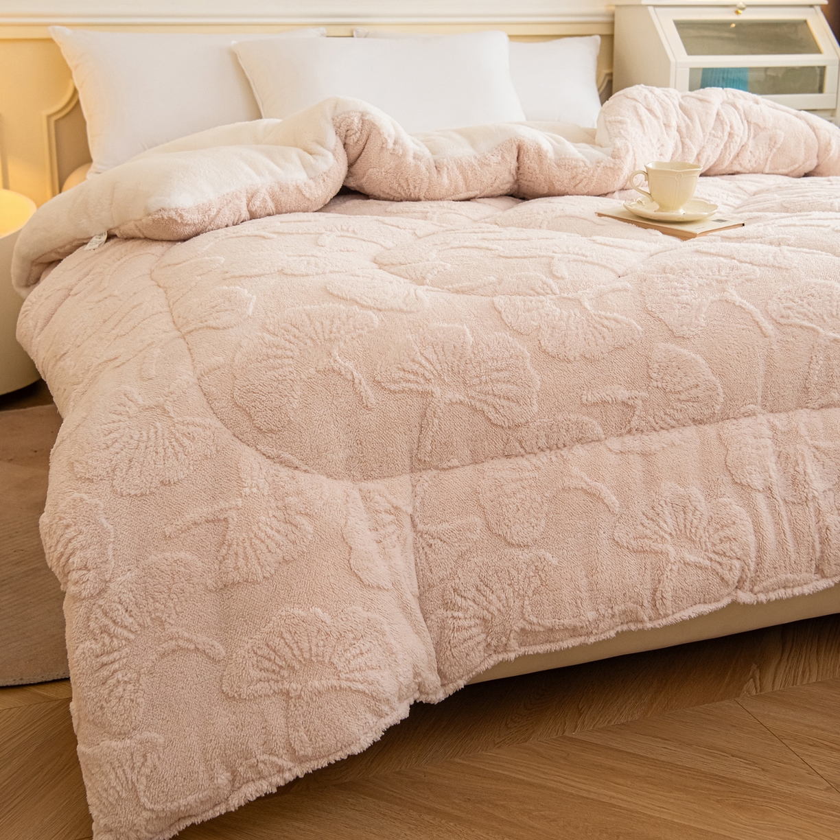 91家纺网 家纺一手货源 找家纺 畅销被业 2025新款塔芙绒羊羔绒提花冬被子被芯-小银杏叶系列 小银杏叶-米白