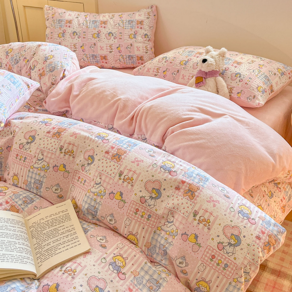 91家纺网 家纺一手货源 找家纺 麦伦家居 2025秋冬新款多功能床品全棉+牛奶绒印花四件套 小萝莉粉