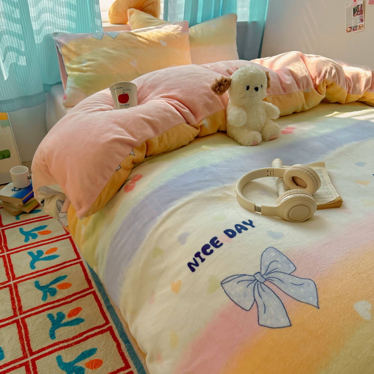 91家纺网 家纺一手货源 找家纺 繁花家居 2025新款200克牛奶绒小清新卡通复古风三件套四件套 彩虹草莓