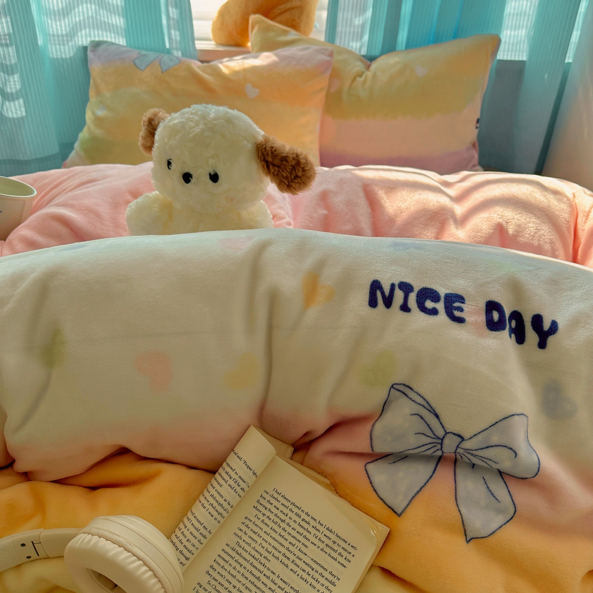 91家纺网 家纺一手货源 找家纺 繁花家居 2025新款200克牛奶绒小清新卡通复古风三件套四件套 彩虹草莓