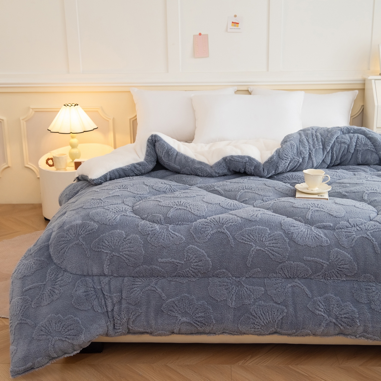 91家纺网 家纺一手货源 找家纺 畅销被业 2025新款塔芙绒羊羔绒提花冬被子被芯-小银杏叶系列 小银杏叶-浅灰