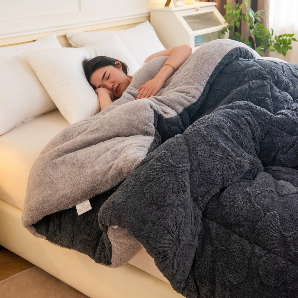 91家纺网 家纺一手货源 找家纺 畅销被业 2025新款塔芙绒羊羔绒提花冬被子被芯-小银杏叶系列 小银杏叶-深灰