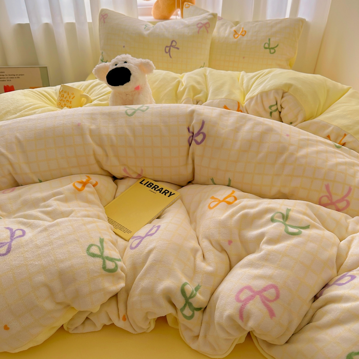 91家纺网 家纺一手货源 找家纺 繁花家居 2025新款200克牛奶绒小清新卡通复古风三件套四件套 彩色蝴蝶结