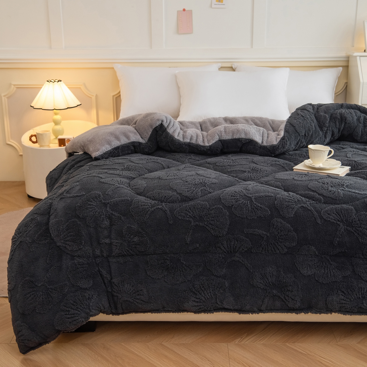 91家纺网 家纺一手货源 找家纺 畅销被业 2025新款塔芙绒羊羔绒提花冬被子被芯-小银杏叶系列 小银杏叶-深灰