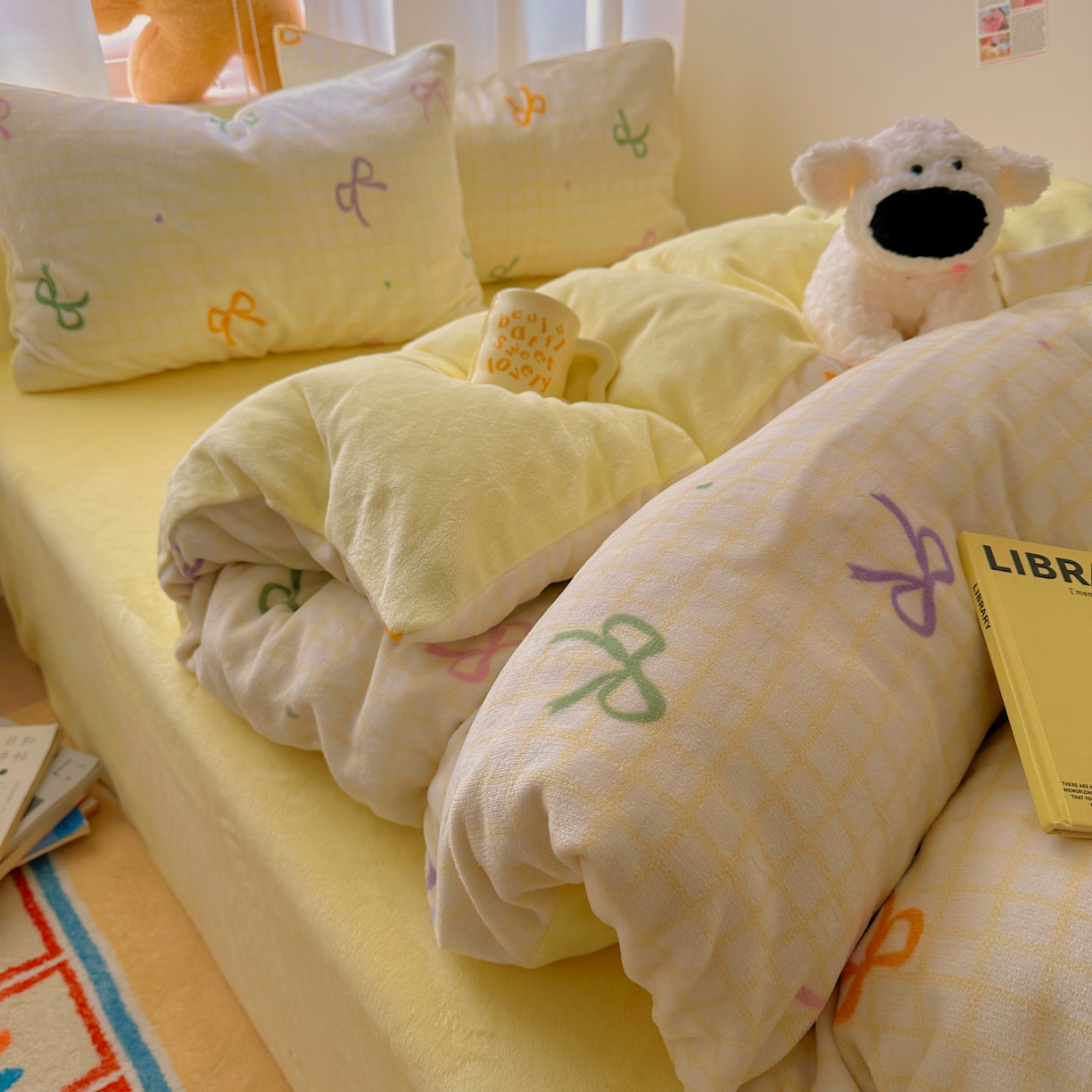 91家纺网 家纺一手货源 找家纺 繁花家居 2025新款200克牛奶绒小清新卡通复古风三件套四件套 彩色蝴蝶结