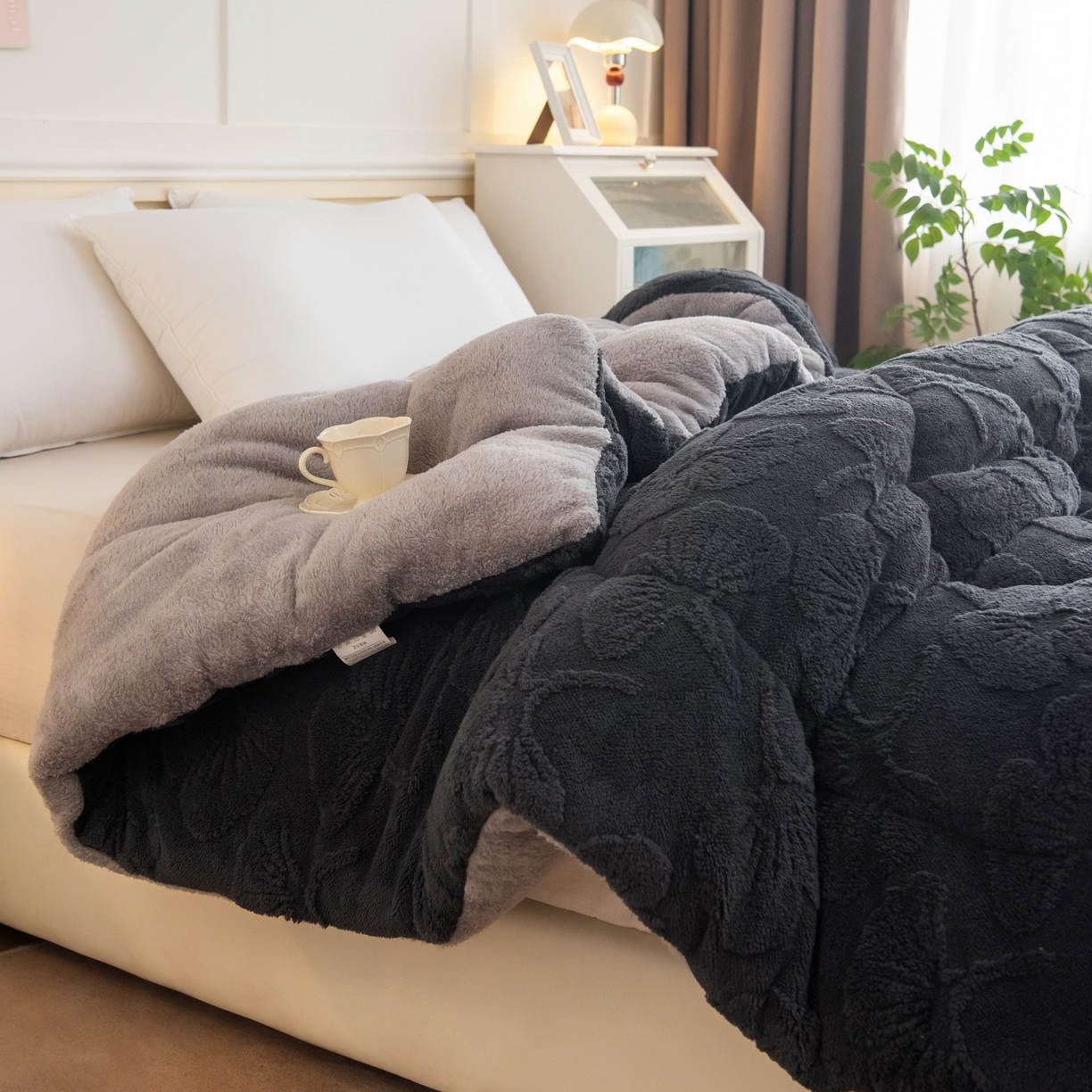 91家纺网 家纺一手货源 找家纺 畅销被业 2025新款塔芙绒羊羔绒提花冬被子被芯-小银杏叶系列 小银杏叶-深灰
