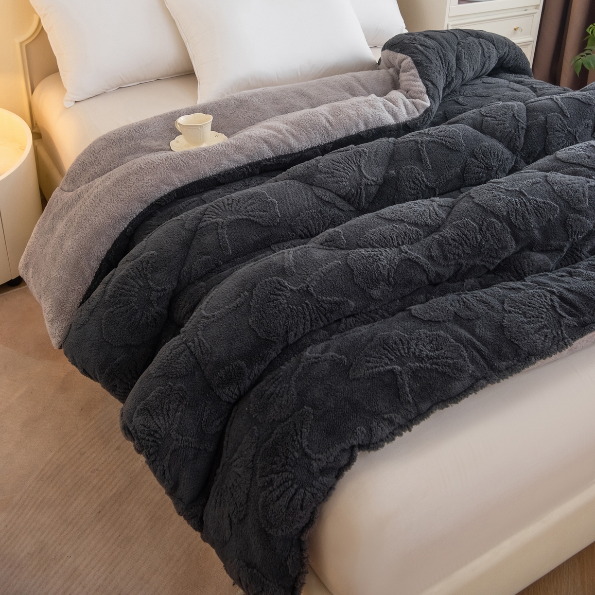 91家纺网 家纺一手货源 找家纺 畅销被业 2025新款塔芙绒羊羔绒提花冬被子被芯-小银杏叶系列 小银杏叶-深灰
