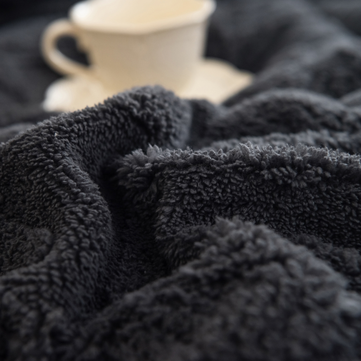 91家纺网 家纺一手货源 找家纺 畅销被业 2025新款塔芙绒羊羔绒提花冬被子被芯-小银杏叶系列 小银杏叶-深灰