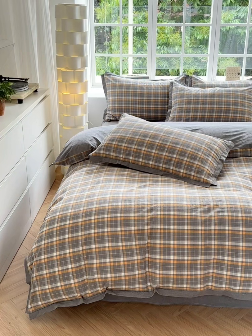 91家纺网 家纺一手货源 找家纺 宜家坊 2025新款A类全棉纯棉色织水洗棉宽边断角工艺四件套 可定制尺寸 小幸运-橙灰