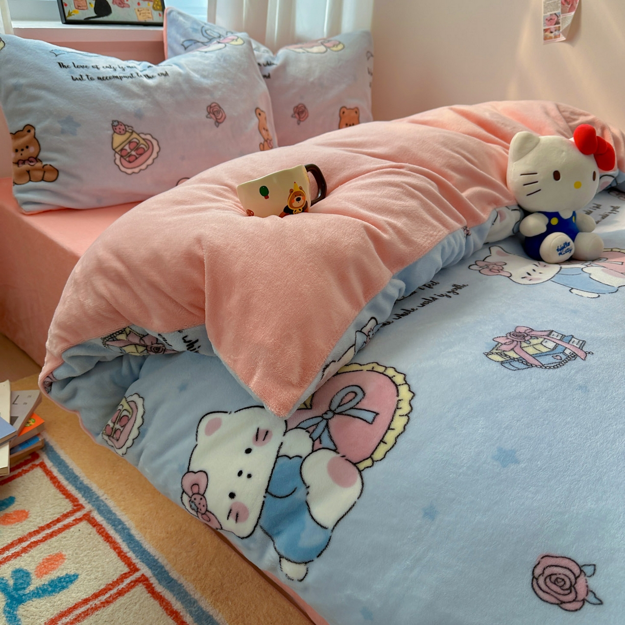 91家纺网 家纺一手货源 找家纺 繁花家居 2025新款200克牛奶绒小清新卡通复古风三件套四件套 蝴蝶结kt