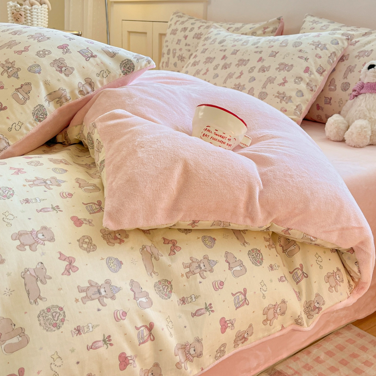 91家纺网 家纺一手货源 找家纺 麦伦家居 2025秋冬新款多功能床品全棉+牛奶绒印花四件套 周末派对