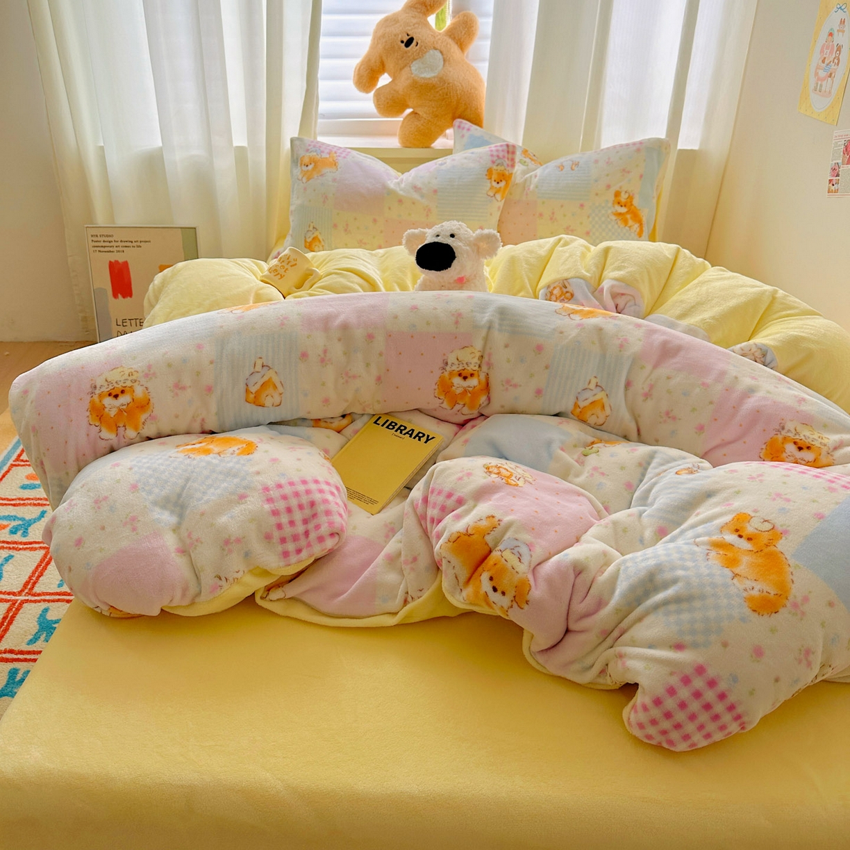 91家纺网 家纺一手货源 找家纺 繁花家居 2025新款200克牛奶绒小清新卡通复古风三件套四件套 小橘猫