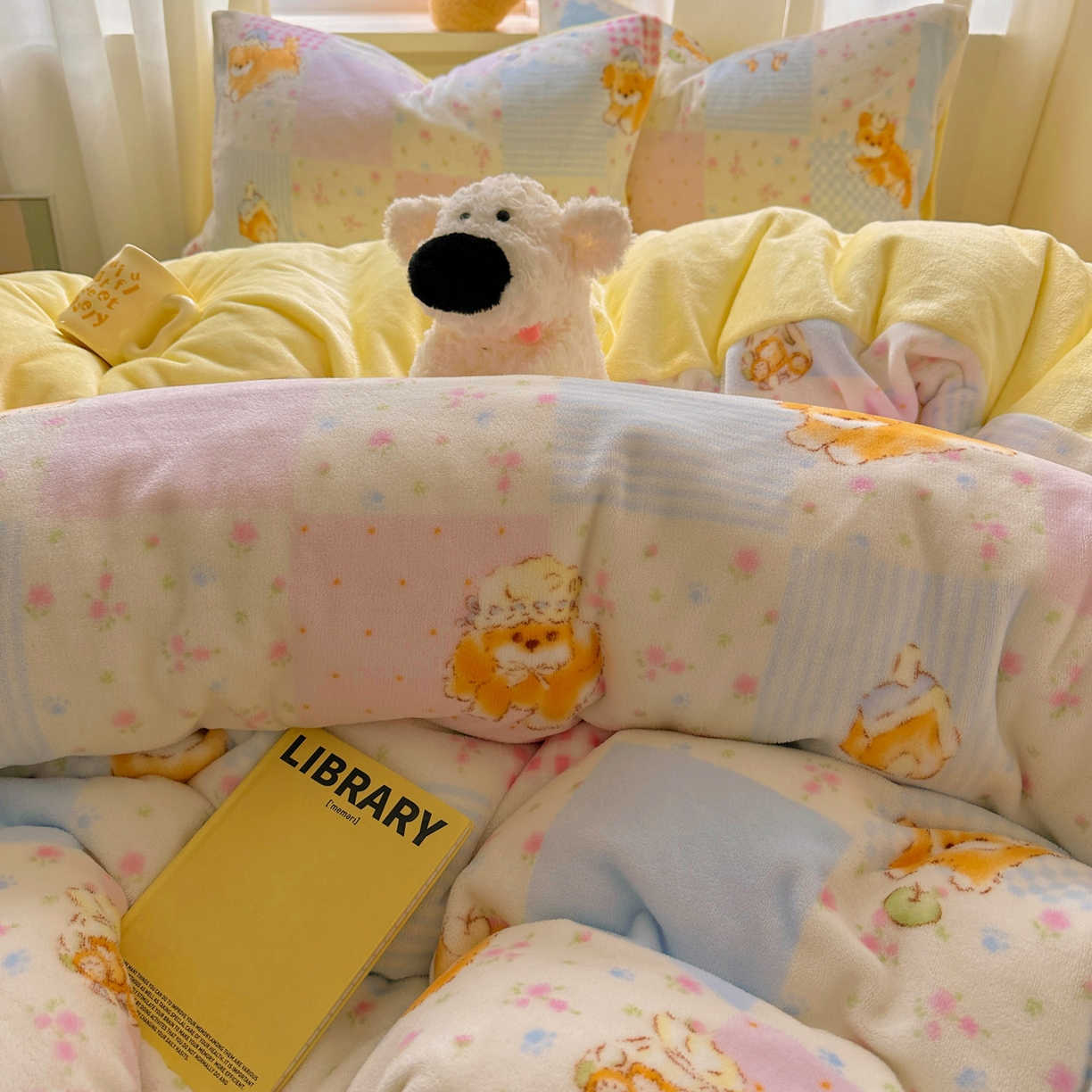 91家纺网 家纺一手货源 找家纺 繁花家居 2025新款200克牛奶绒小清新卡通复古风三件套四件套 小橘猫