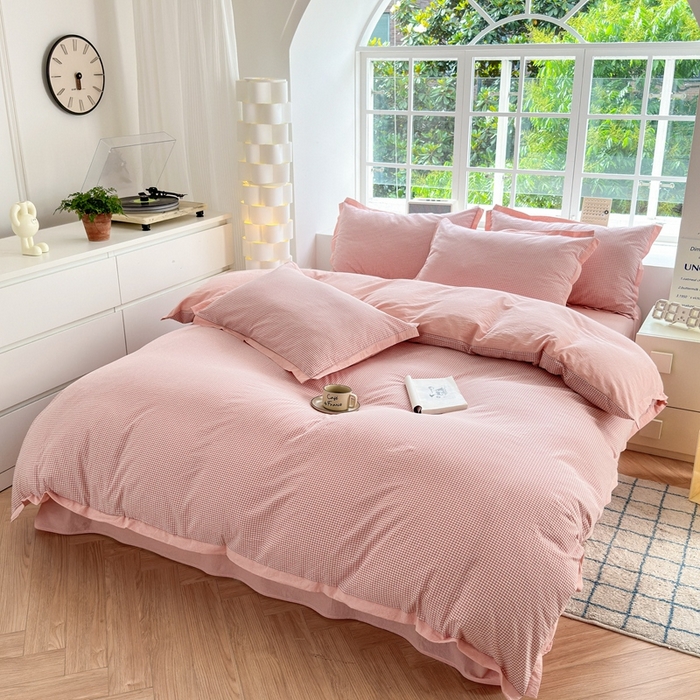 91家纺网 家纺一手货源 找家纺 宜家坊 2025新款A类全棉纯棉色织水洗棉宽边断角工艺四件套 可定制尺寸 爱的邂逅-粉