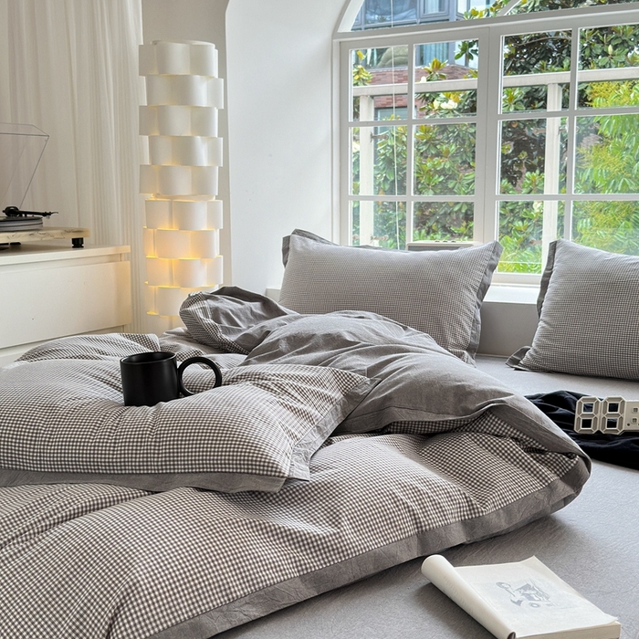 91家纺网 家纺一手货源 找家纺 宜家坊 2025新款A类全棉纯棉色织水洗棉宽边断角工艺四件套 可定制尺寸 爱的邂逅-灰